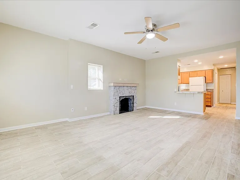 1421 N. Louis Ave — Photo 4
