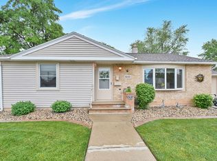 1643 Loretta Ln, Green Bay, WI 54302