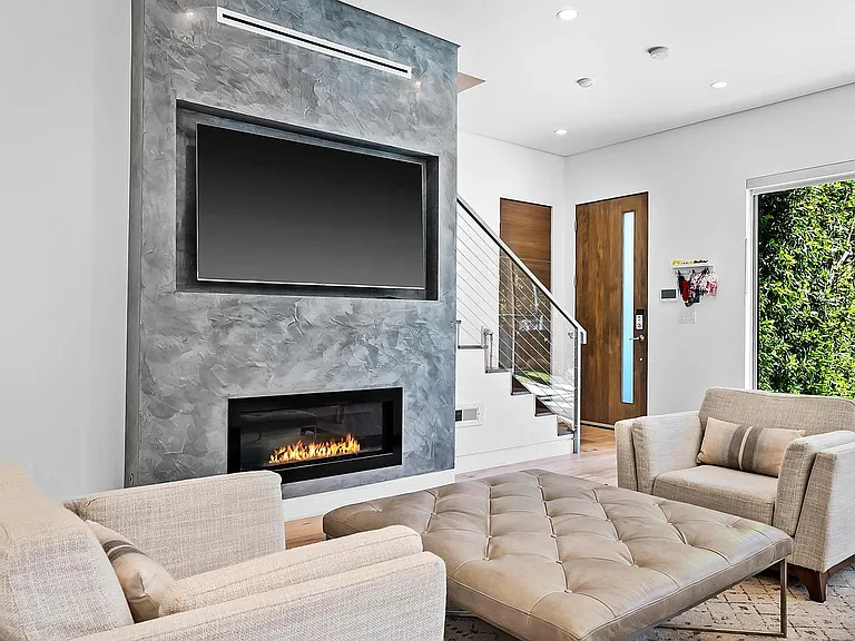 801 N Kilkea Dr — Photo 4