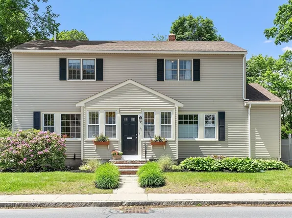 4 Pleasant View St, Methuen, MA 01844