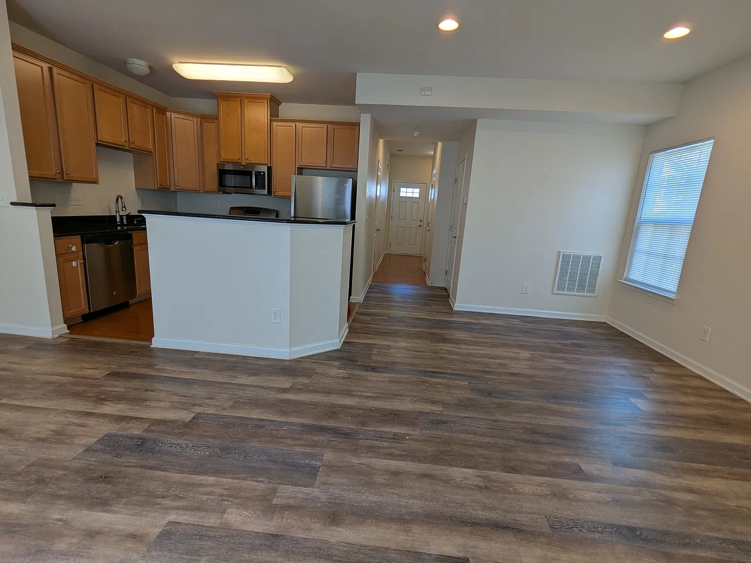 Silverthorn Townhome — Photo 4