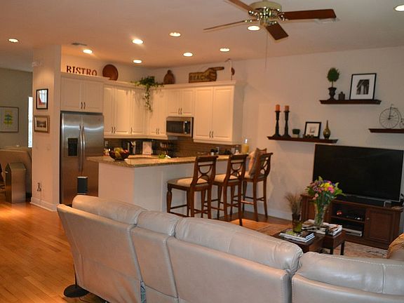 5th image of 1027 E Heritage Club Cir
