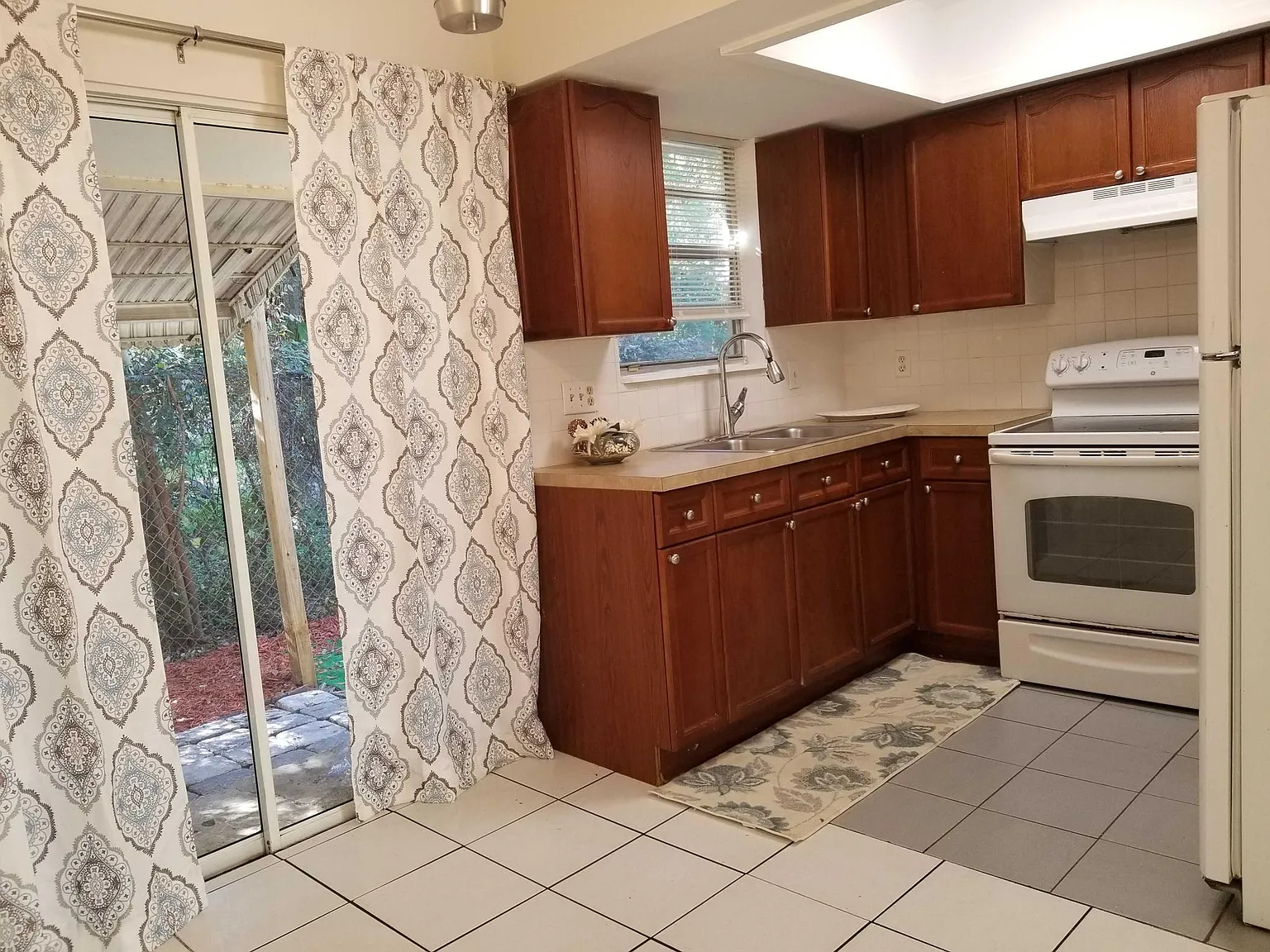 2 bed, 910 sqft, $1,500 — Photo 2