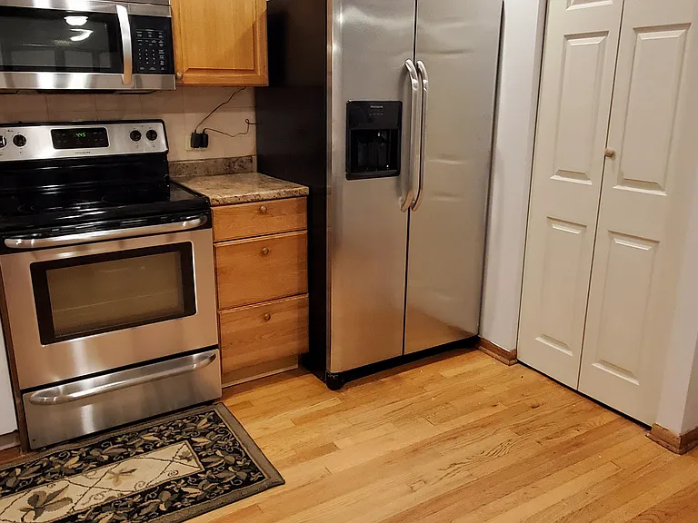 6163 N Leavitt St #B — Photo 4