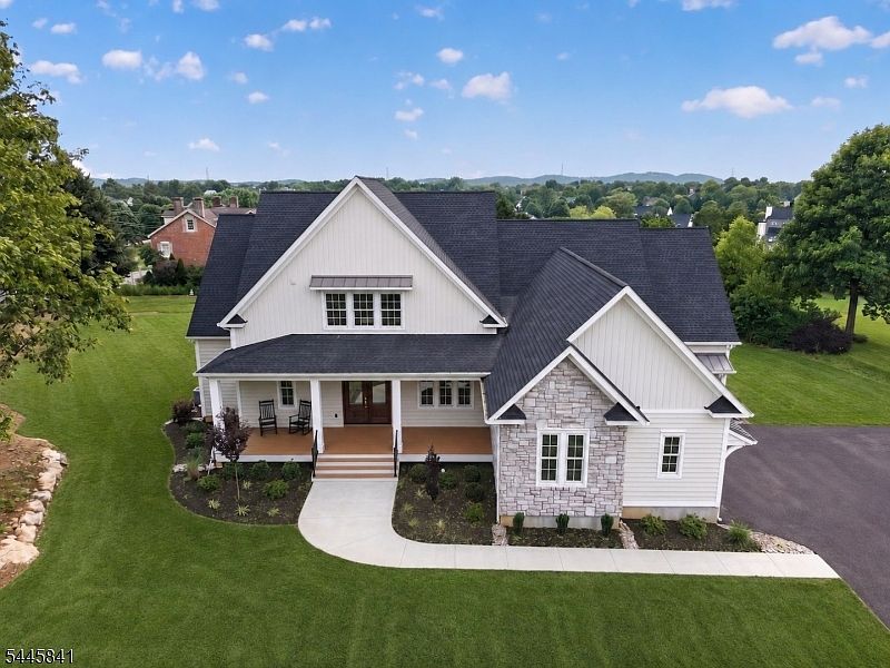1st image of 1004 Valerie Pl