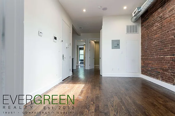 Rented by Evergreen Apartments BK | media 12