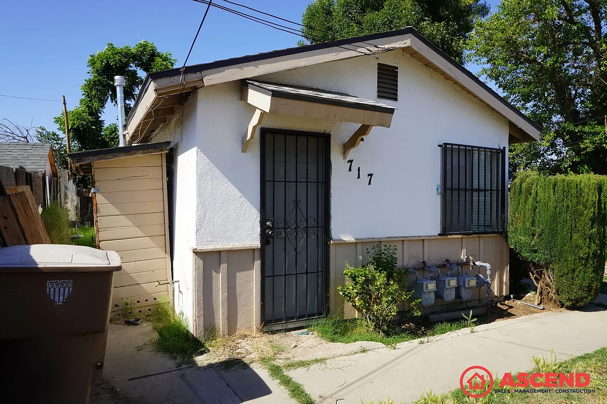 Building Photo - 717 30th St