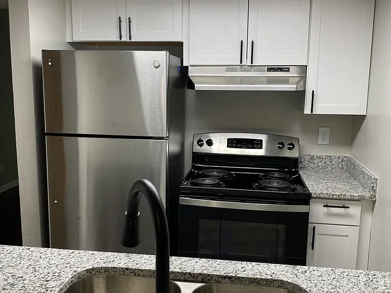 Beautiful Chesney Woods Townhomes — Photo 28