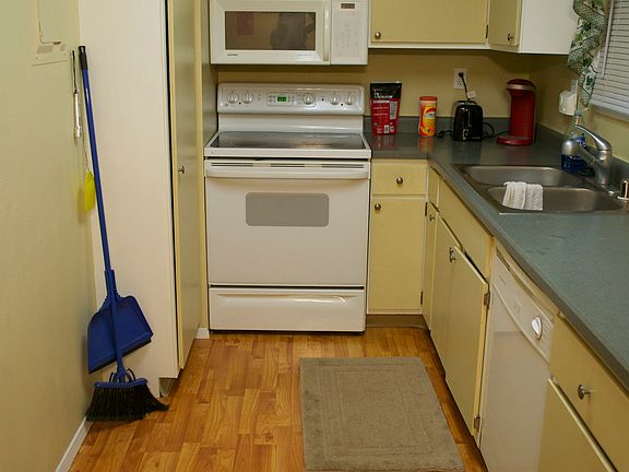 3rd image of 826 37th Avenue Ct
