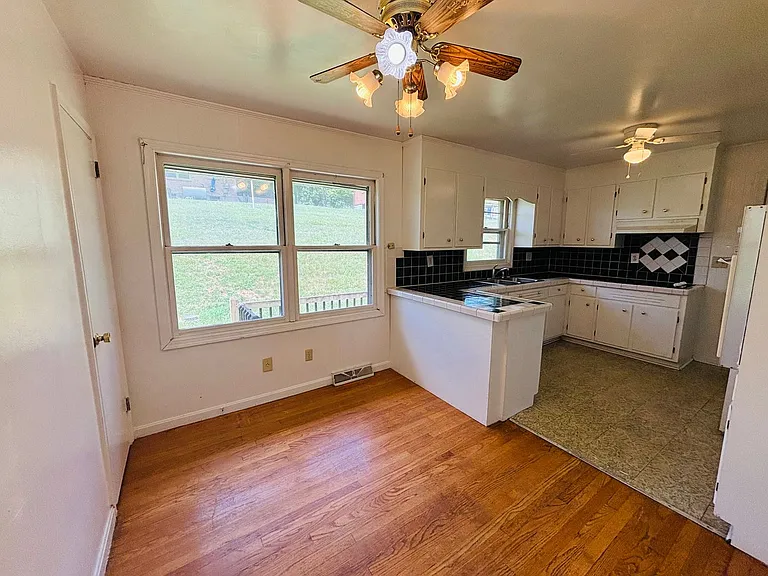115 Lucas St — Photo 4