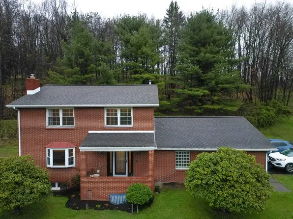 2899 McClintock Rd, White Oak, PA 15131