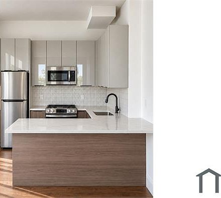 3rd image of 7 School St APT 2