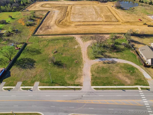 2301 W Broadway St, Collinsville, OK 74021