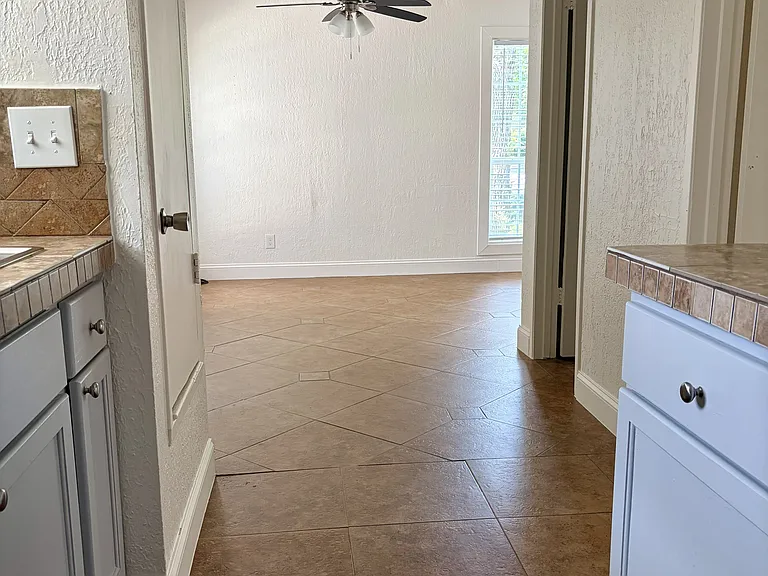 1131 Kings Hwy #1 — Photo 2
