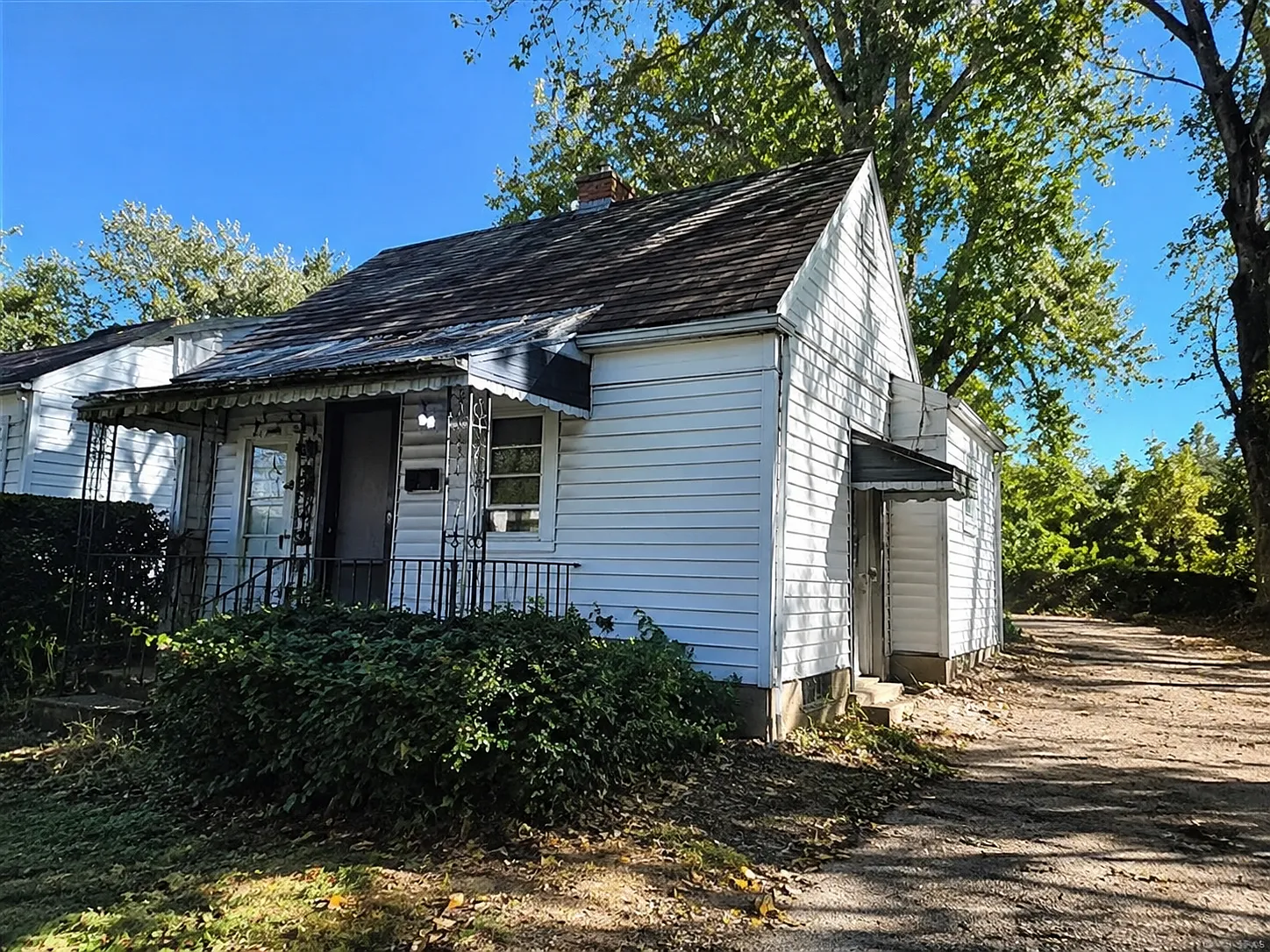 House - Bungalow — Photo 2
