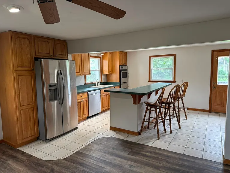 1016 Dove St — Photo 3