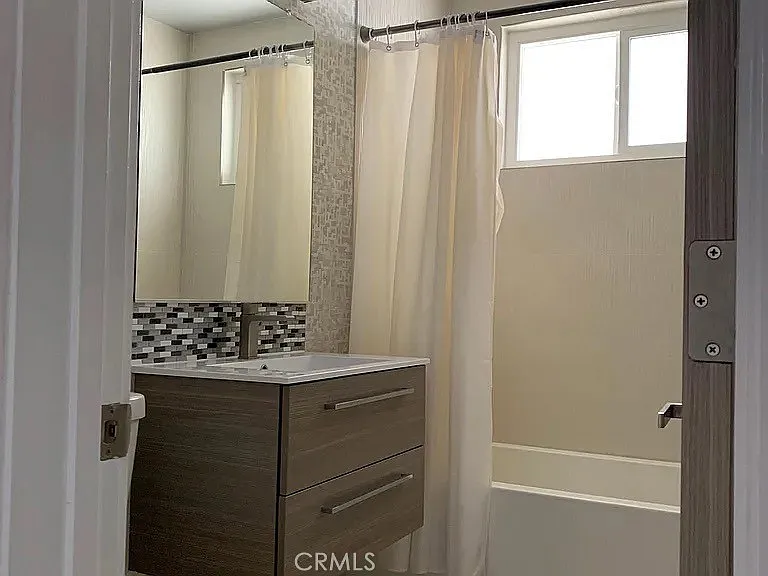 702 S Saint Andrews Pl #1 — Photo 8