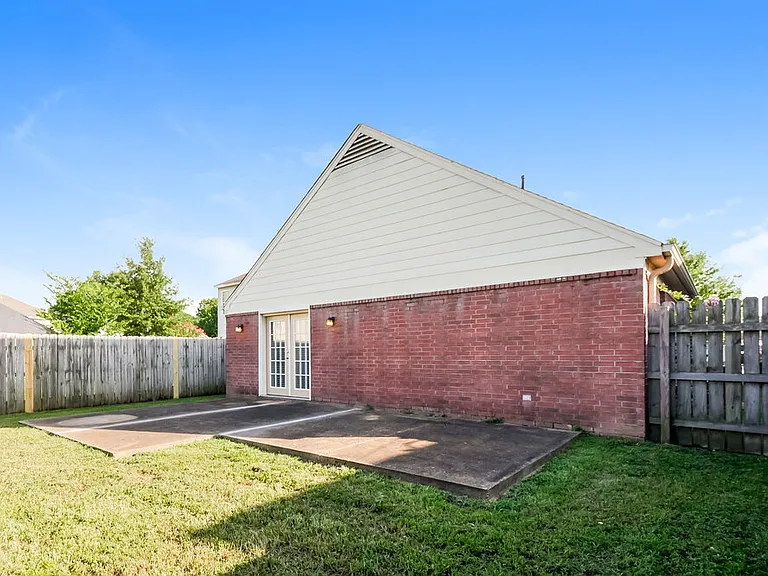 7296 Green Ash Dr — Photo 15
