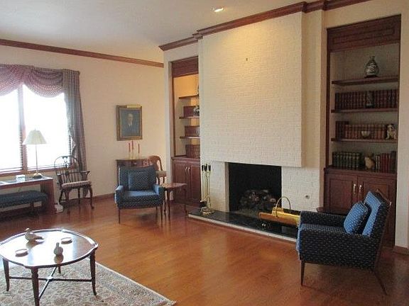 3rd image of 606 Fairwinds Ct