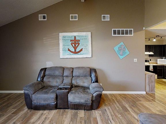 4th image of 3605 N Northwest Dr