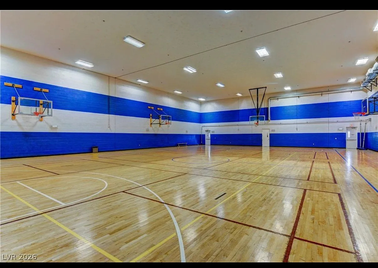 5 bed, 3870 sqft, $6,000 — Photo 3