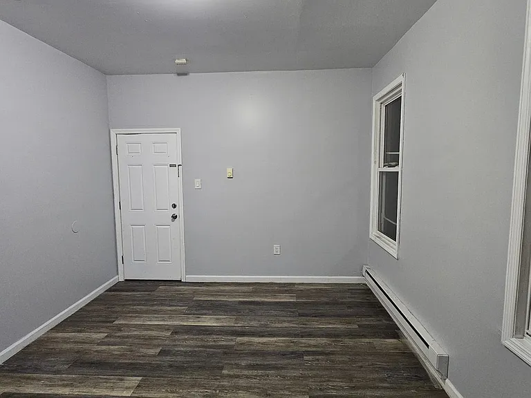 961 Grove St #2R — Photo 9
