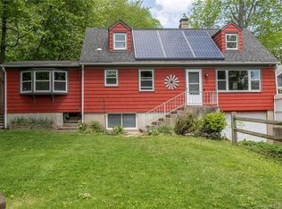 6 Iroquois Rd, Middlefield, CT 06455