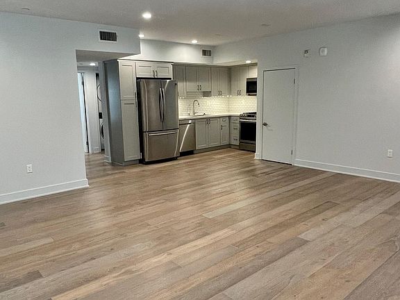 5th image of 137 S Wilson Ave Unit 103