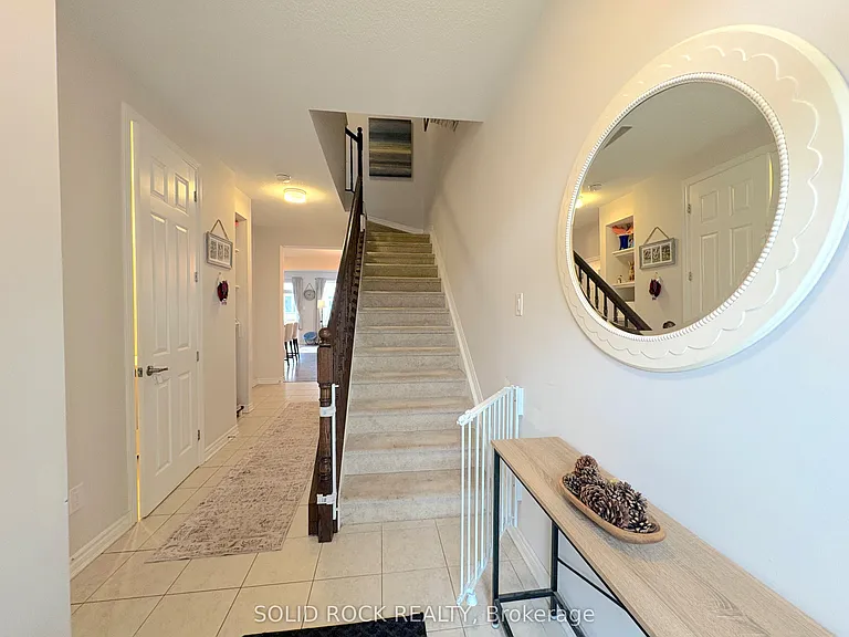 719 Derreen Ave — Photo 3