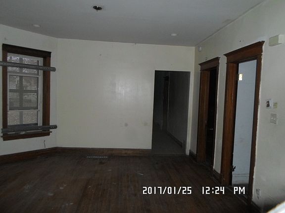 4th image of 5604 S Winchester Ave