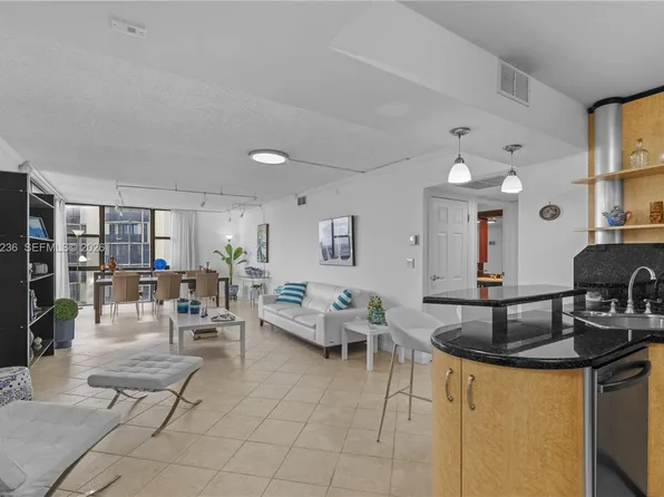 20379 W Country Club Dr APT 2039, Aventura, FL 33180