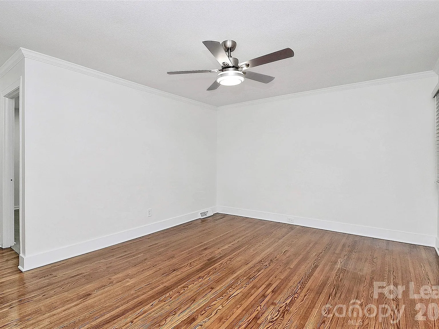 2 bed, 1.0 bath, 839 sqft, $1,299 — Photo 3