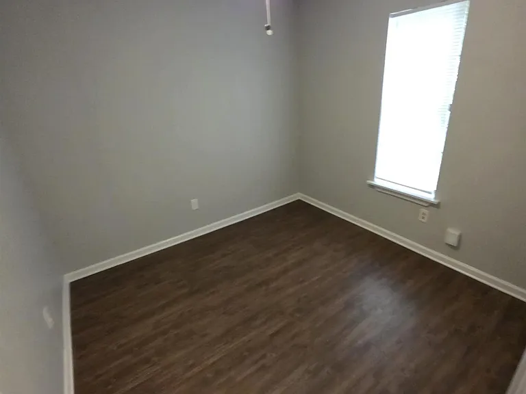 1104 S Park St — Photo 11