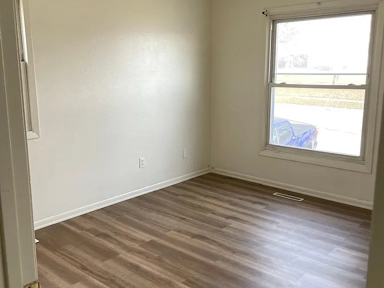 3902 E 38th St — Photo 12