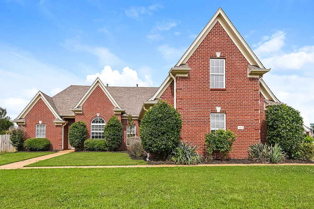 4 bed, 3.0 bath, 2787 sqft, $3,260 — Photo 1