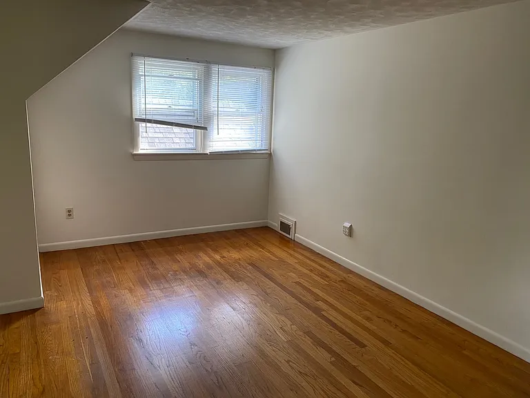 683 E Pleasant St — Photo 12
