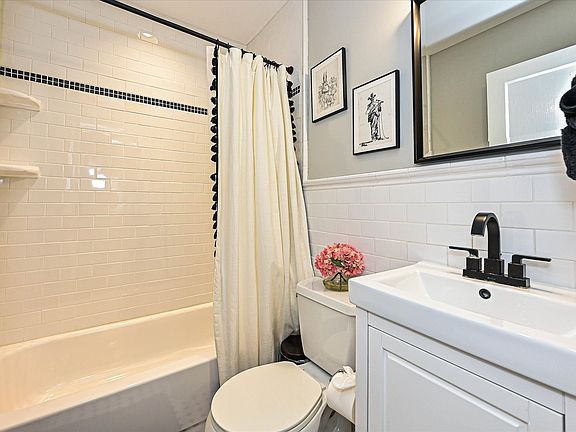 5th image of 2331 Chesterfield Ave