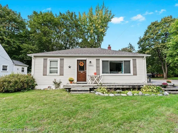 6402 Logan Rd, Waterford, MI 48329