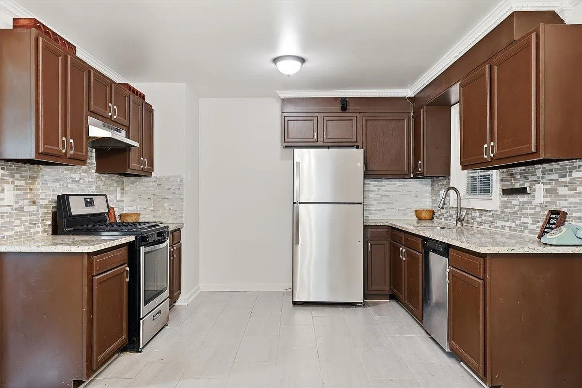 4 bed, 5.0 bath, 2800 sqft, $1,131 — Photo 4