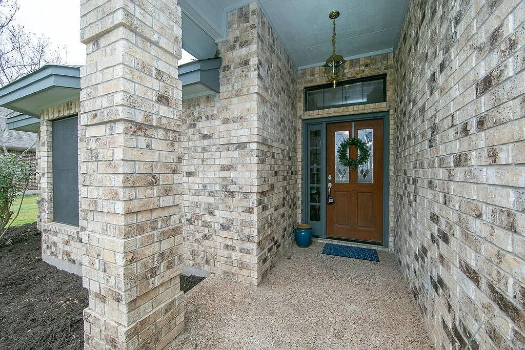 3 bed, 2.0 bath, 1590 sqft, $2,400 — Photo 3