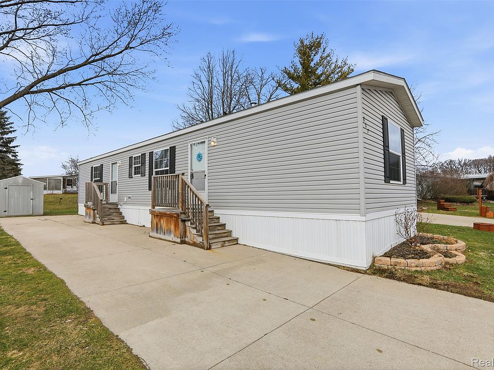 1st image of 807 Swan St