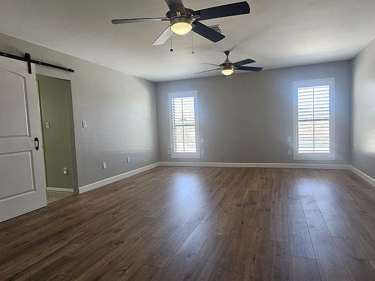 1131 E Redfield Rd — Photo 14