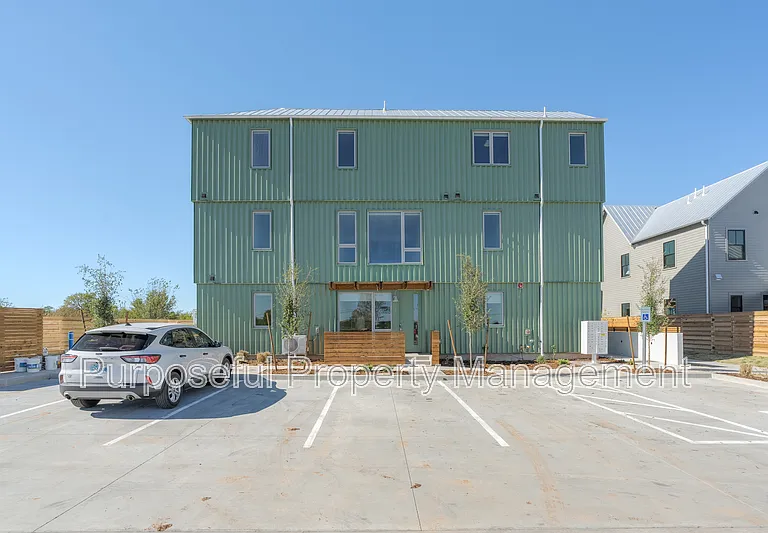 934 Hangar Dr #1 — Photo 4