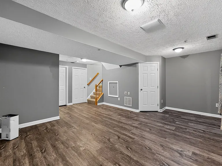 8155 Deer Chase Ln — Photo 21