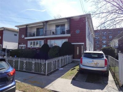 556 Briar Pl, Far Rockaway, NY, 11691