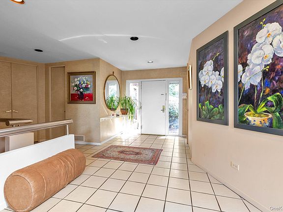 3rd image of 4 Broadlawn Avenue