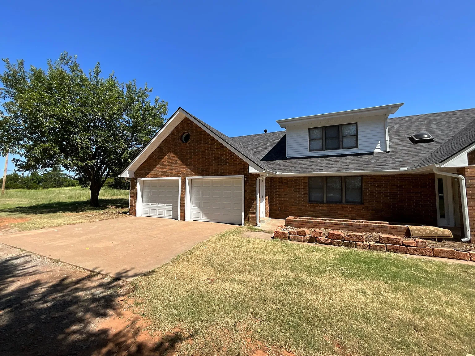 5 bed, 3145 sqft, $2,400 — Photo 1