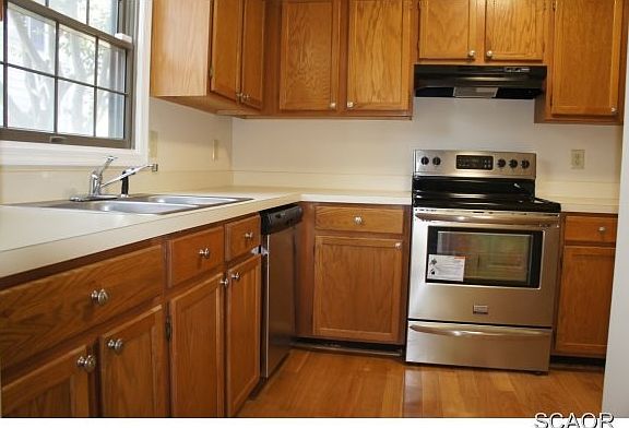 3rd image of 74 Sussex St Unit 4