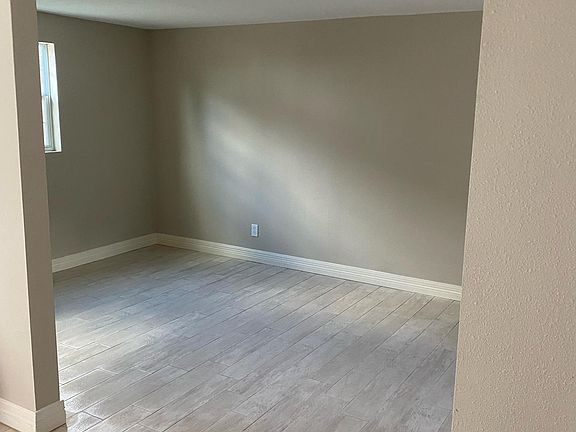 3rd image of 2245 Long Ave #2