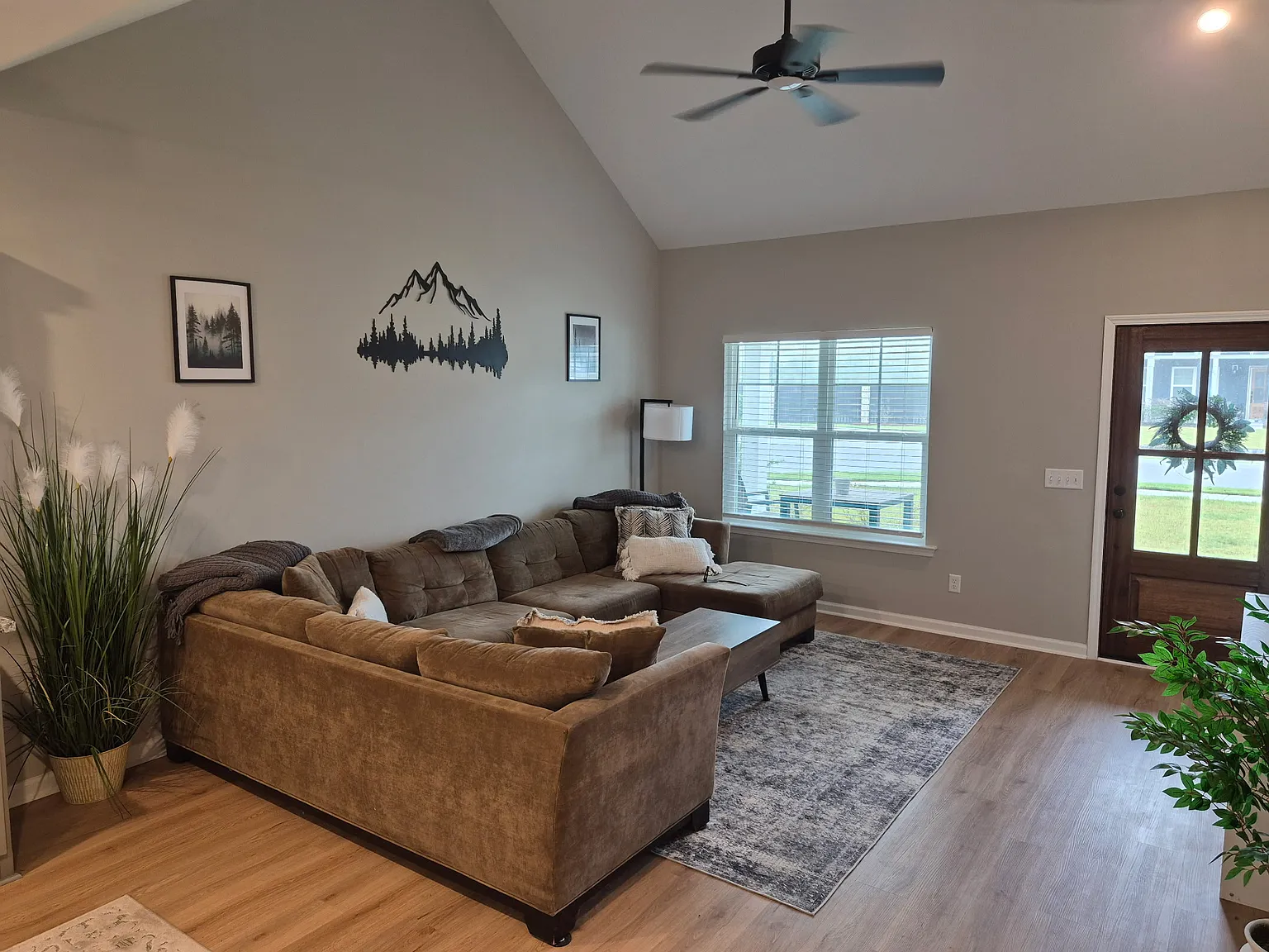 3 bed, 1295 sqft, $2,750 — Photo 2